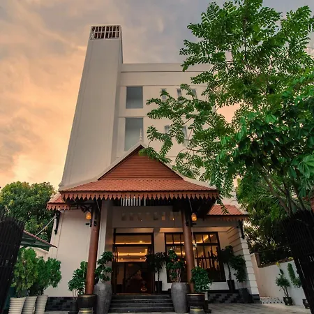 Golden Sanctuary Boutique Hotel